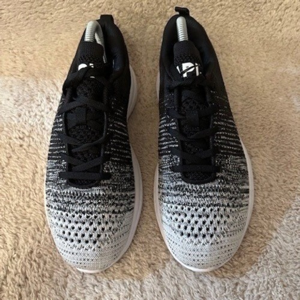 APL TechLoom Pro W Running Shoes Womens 7.5 Black White Gradient Sneaker‎ EUC